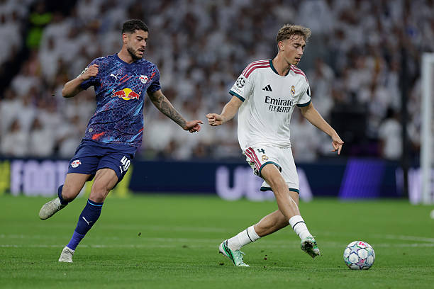 Dean Huijsen trở thành chốt chặn đáng tin cậy của hàng thủ Real Madrid. Ảnh: Maria Gracia Jimenez/Getty Images