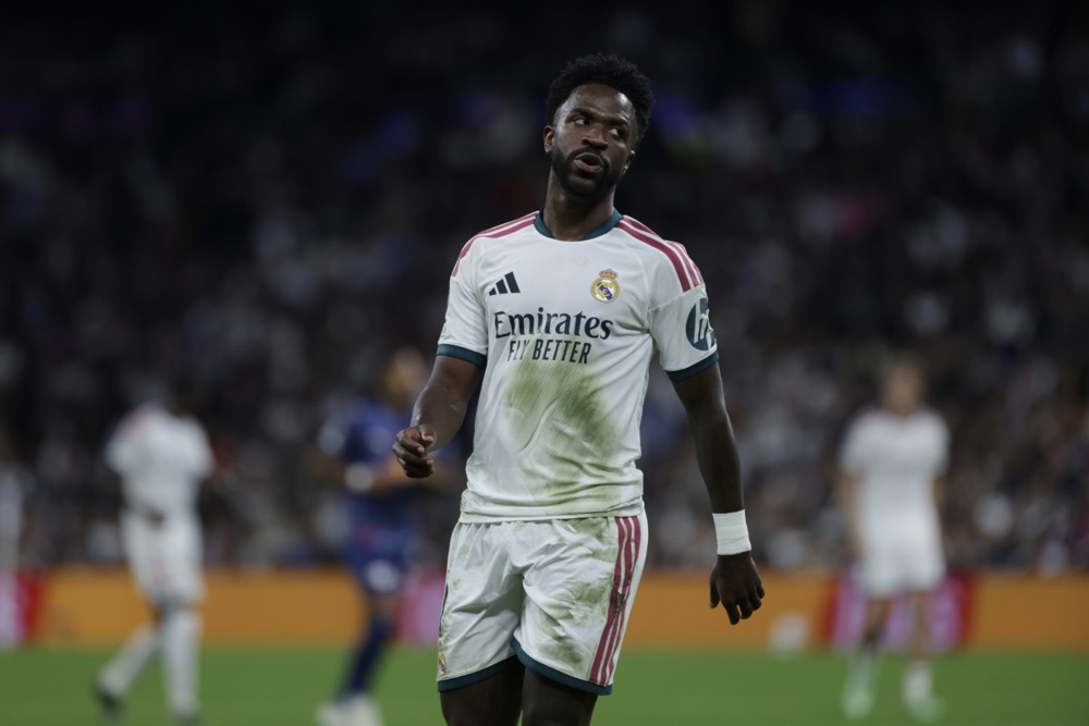 Vinicius Junior đang c&oacute; những m&agrave;n tr&igrave;nh diễn nhạt nh&ograve;a tại Real Madrid. Ảnh: EPA/Juanjo Martin.