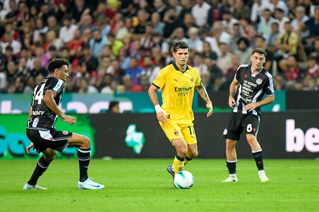 AC Milan l&agrave; th&aacute;ch thức với Udinese. Ảnh: EPA