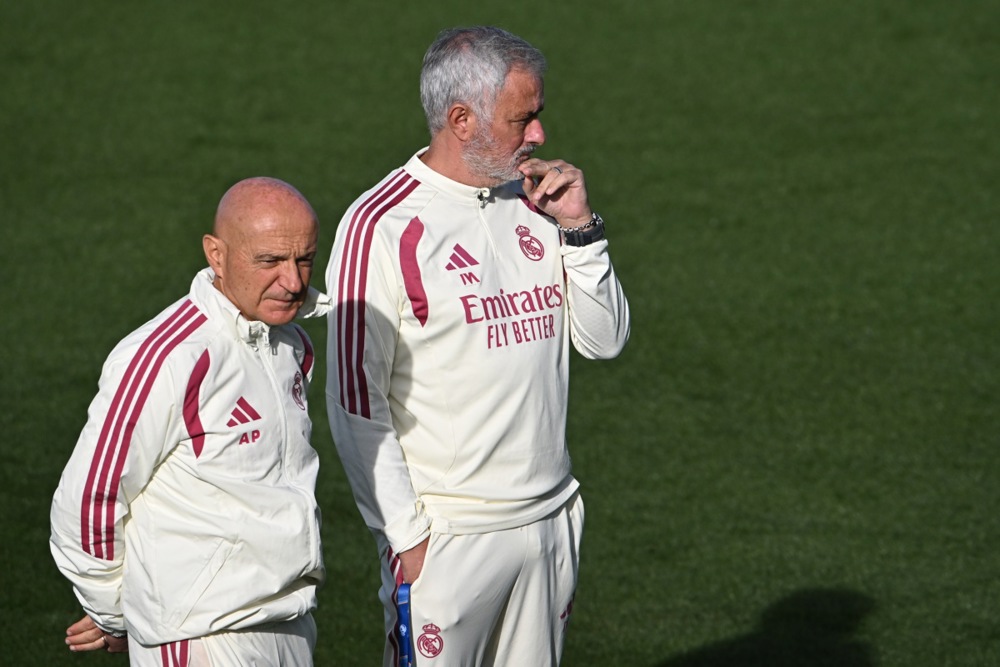 Đội b&oacute;ng của Mourinho sẵn s&agrave;ng cho trận Si&ecirc;u kinh điển. Ảnh: EPA.