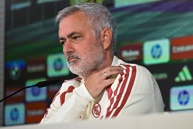 Ảnh bài viết Mourinho thừa nhận Real Madrid chưa hoàn thiện bằng Barca