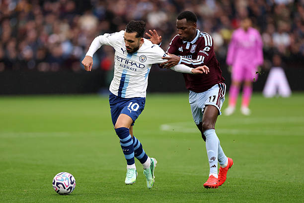 Rayan Cherki: 5.3 điểm. Gặp nhiều kh&oacute; khăn trước hệ thống ph&ograve;ng ngự của Aston Villa v&agrave; bị thay ra ngay đầu hiệp 2 để nhường chỗ cho Phil Foden. Ảnh: 