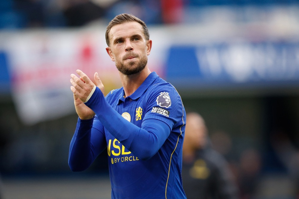 Jordan Henderson (6.2) - Đây là lần thứ tư liên tiếp cầu thủ 36 tuổi này đá chính. Anh ấy nên thể hiện tốt hơn với cơ hội có được trong hiệp một - và anh ấy biết điều đó. Trông anh ấy có vẻ mệt mỏi trong hiệp hai. Ảnh: EPA/David Cliff.