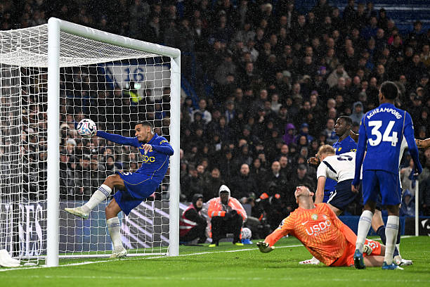 Chelsea vẫn còn vấn đề nơi khung gỗ. Ảnh: Mike Hewitt/Getty Images