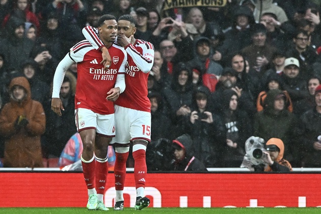 Konsa và Gabriel được HLV Arteta đặc biệt khen ngợi sau trận thắng của Arsenal. Ảnh: EPA