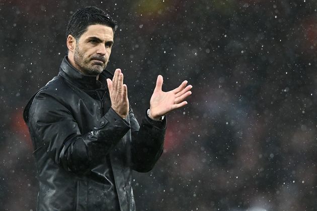 Mikel Arteta không vui vì dính thẻ phạt. Ảnh: EPA/VINCE MIGNOTT