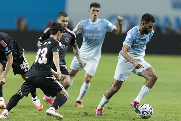 Ảnh bài viết MU lên kế hoạch giải cứu Ait-Nouri khỏi Man City
