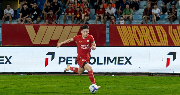 Đình Bắc được nghỉ ngơi. (Ảnh: Công An Hà Nội FC)