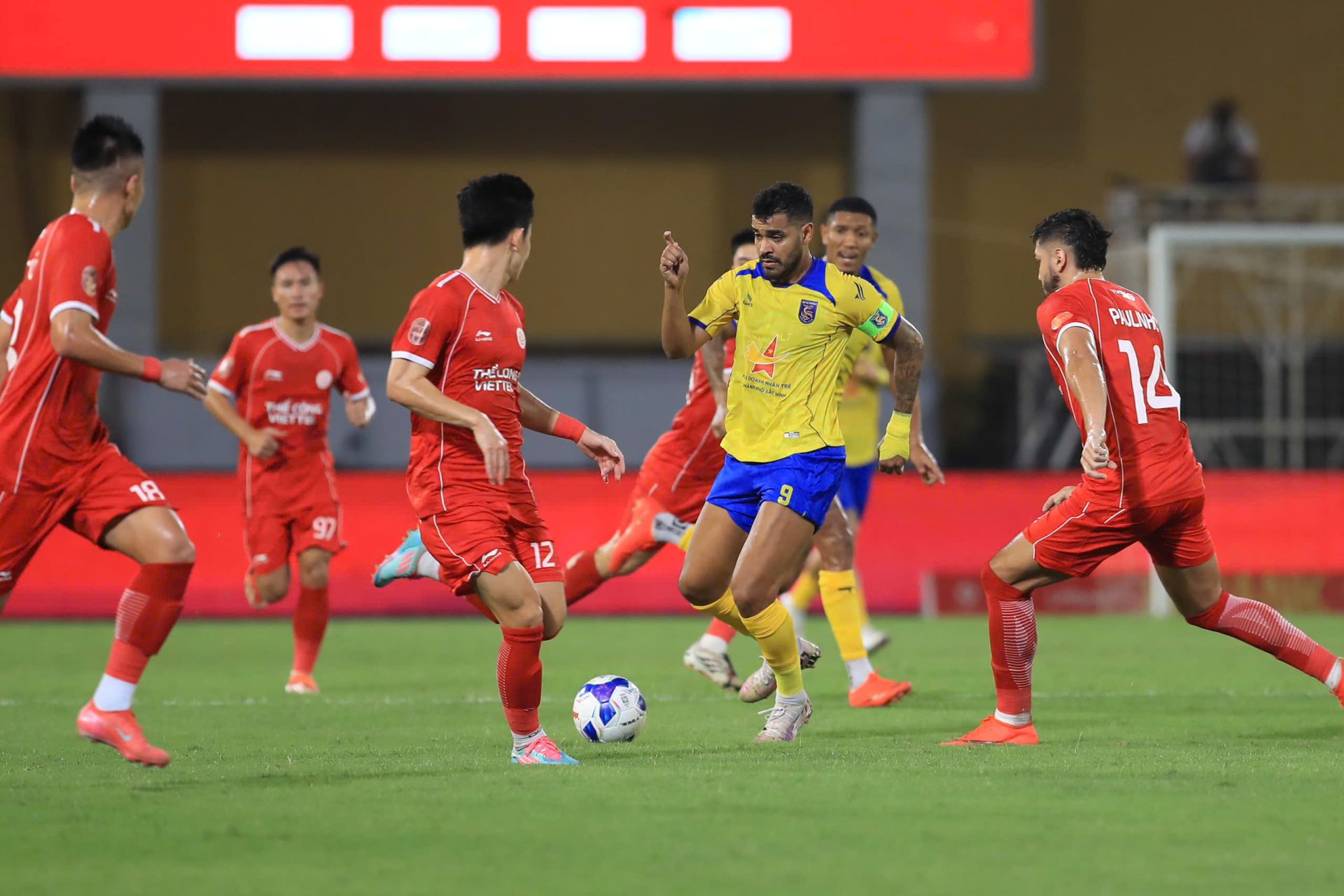 Ảnh bài viết Bao giờ các câu lạc bộ V-League mới tự nuôi nổi mình?