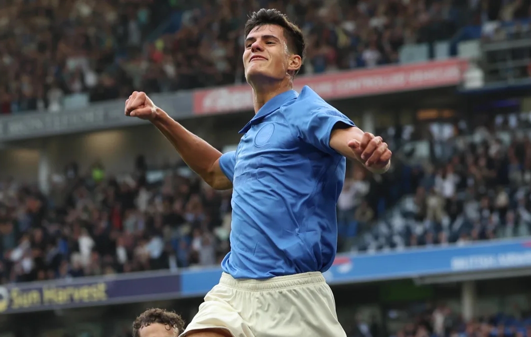 Chema Andres đang gây ấn tượng trong màu áo Brighton. Ảnh: Brighton & Hove Albion FC.
