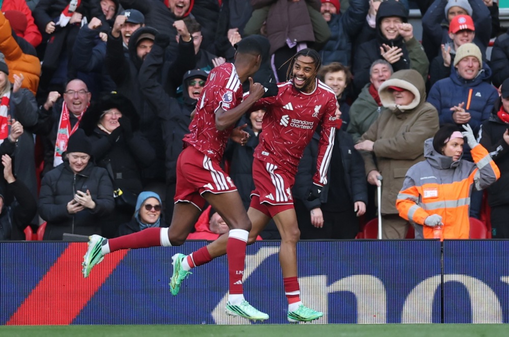 Bradley Barcola: 7.4 điểm. Là nhân tố góp sức vào bàn mở tỷ số của Liverpool và cũng là người kiến tạo cho Alexander Isak nhân đôi cách biệt. Ngày thi đấu đầy ấn tượng của chân chạy cánh tuyển Pháp. Ảnh: EPA.