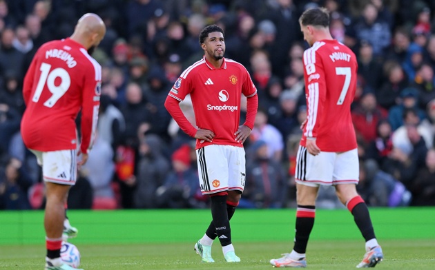 Man Utd gây thất vọng tràn trề với CĐV nhà. (Ảnh: EPA Images)