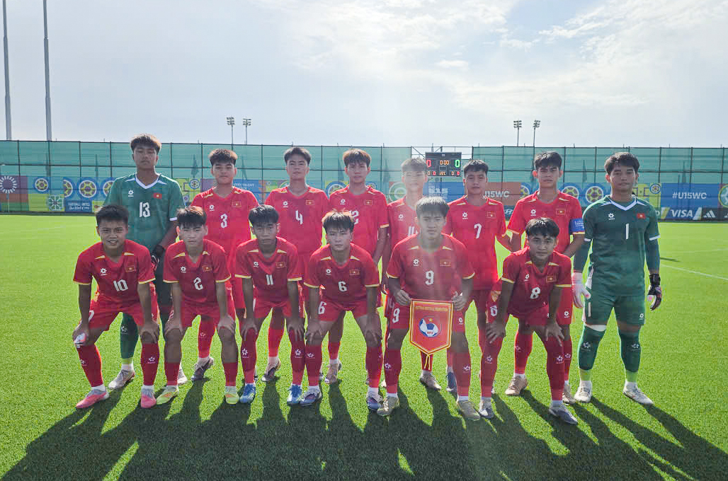 U15 Việt Nam để thua đ&aacute;ng tiếc trước U15 Iran. Ảnh: EPA.