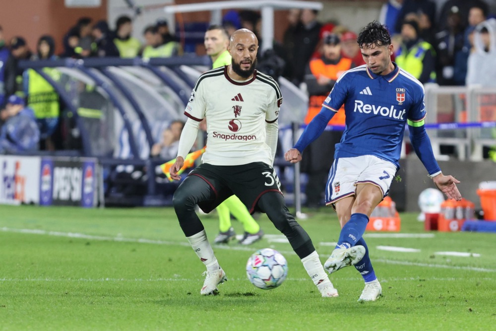 Lucas Da Cunha (phải) ghi dấu ấn trong chiến thắng của Como trước Man United. Ảnh: EPA/Antonio Saia.