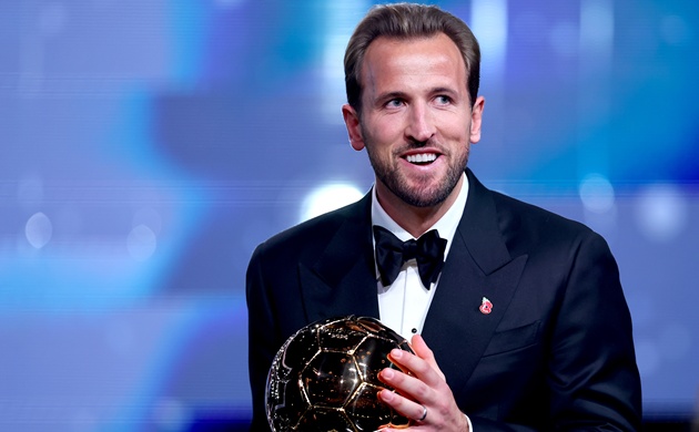 Tuchel chúc mừng Kane giành Quả bóng vàng. (Ảnh: EPA Images)