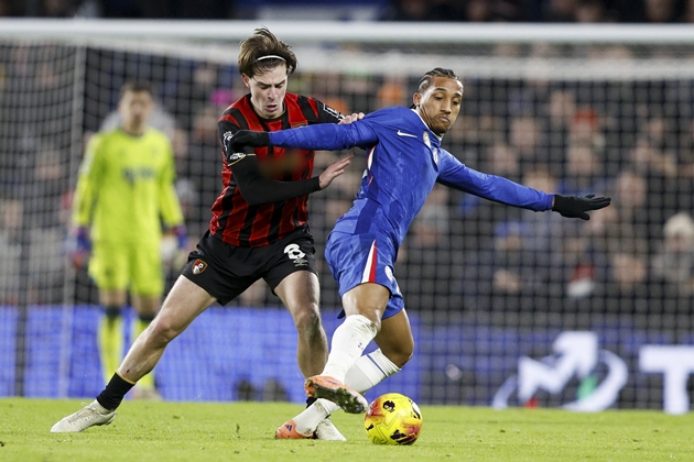 Alex Scott l&agrave; 1 trong những ng&ocirc;i sao m&agrave; Chelsea theo đuổi suốt thời gian qua. Ảnh: EPA