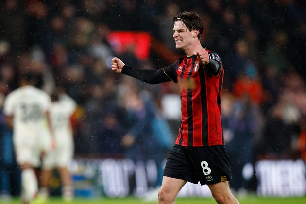 Alex Scott được dự đo&aacute;n l&agrave; mảnh gh&eacute;p ph&ugrave; hợp dưới thời Xabi Alonso. Ảnh: EPA
