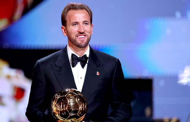 Ảnh bài viết Không World Cup, không Champions League, Harry Kane đã giành QBV như thế nào?