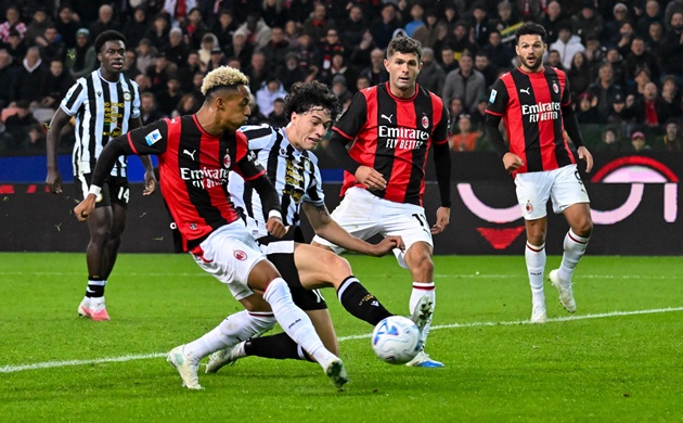 AC Milan tìm lại niềm vui chiến thắng khi hạ Udinese. (Ảnh: EPA Images)