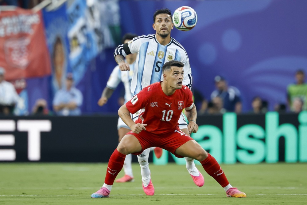 Granit Xhaka đã nhanh chóng được khôi phục vụ trí ở đội tuyển. Ảnh: EPA.