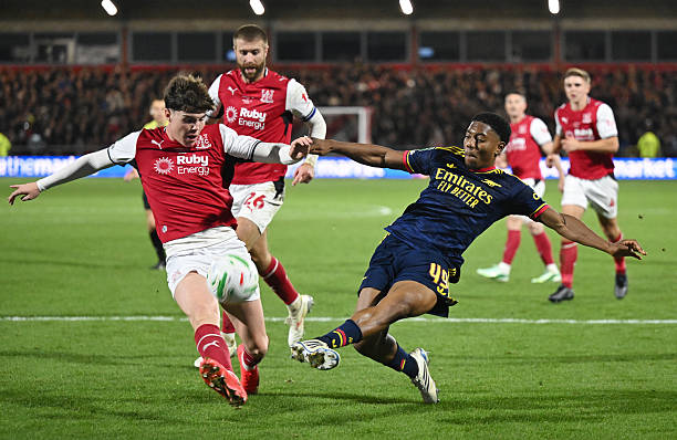 Fleetwood đã có một màn trình diễn vô cùng kỷ luật. Ảnh: Stuart MacFarlane/Arsenal FC via Getty Images.
