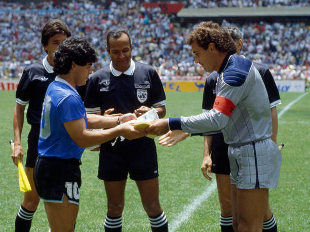 B&agrave;n thắng của Maradona c&ugrave;ng những tranh luận k&eacute;o d&agrave;i nhiều thập kỷ. Ảnh: Thomas Sports Photography/Getty Images.