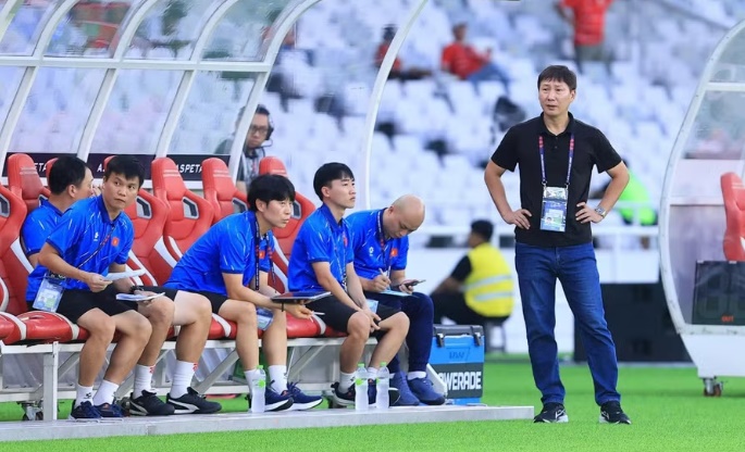 HLV Kim Sang Sik cần xây dựng một hệ thống vận hành có chiều sâu. Ảnh: VFF.