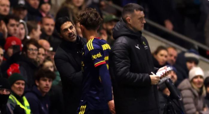 Ảnh bài viết Paul Merson chỉ trích Arteta vì trút giận lên Max Dowman