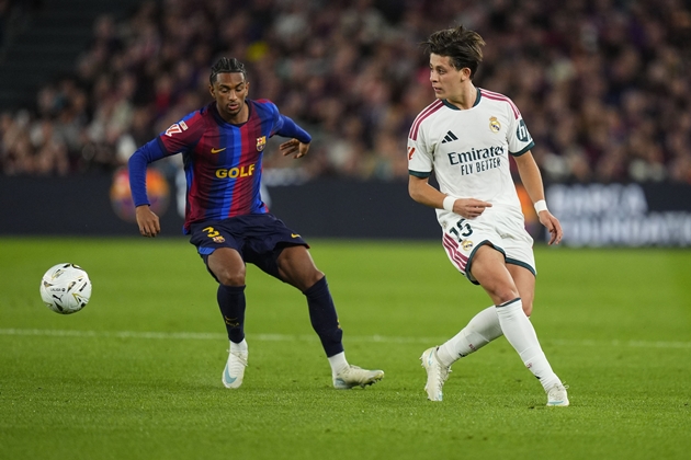 Arda Guler tỏa sáng trong trận đấu với Barca. Ảnh: EPA/SIU WU