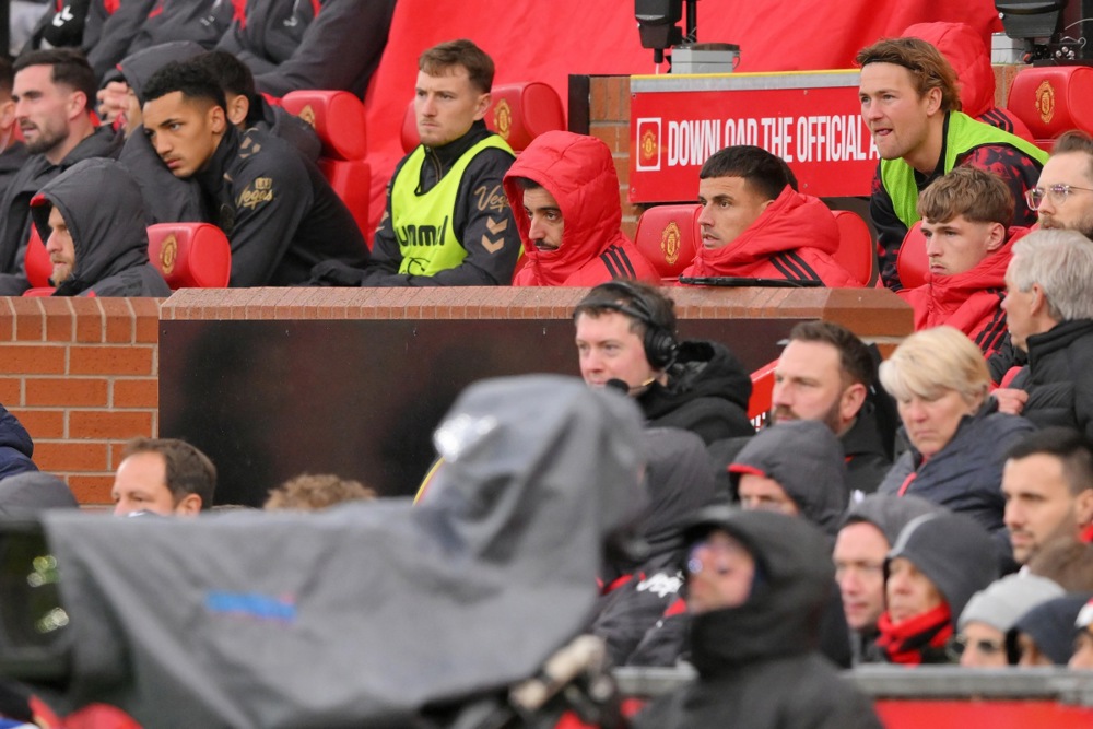 Carrick đã để Bruno Fernandes dự bị trước Bournemouth. Ảnh: EPA.