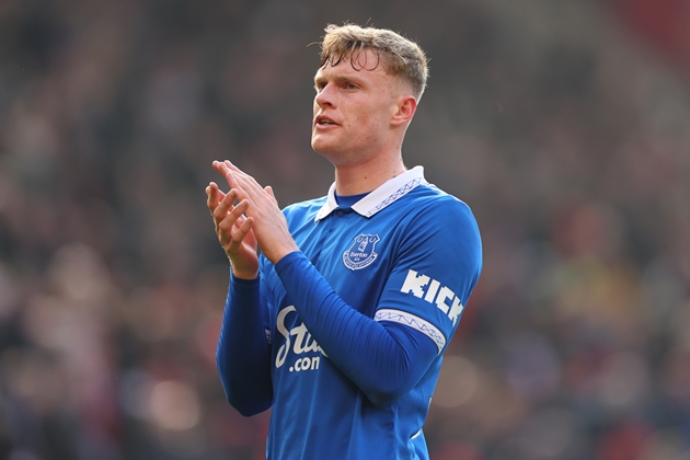 Ảnh bài viết Chelsea theo đuổi trung vệ Branthwaite của Everton