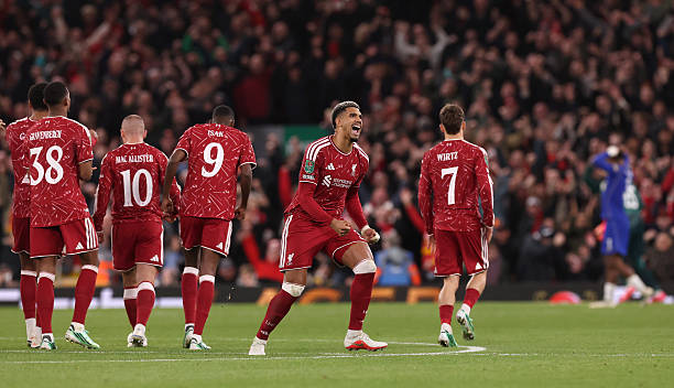  Niềm vui của Liverpool sau khi đ&aacute;n bại Chelsea trong loạt đấu s&uacute;ng. Ảnh của Carl Recine/Getty Images.
