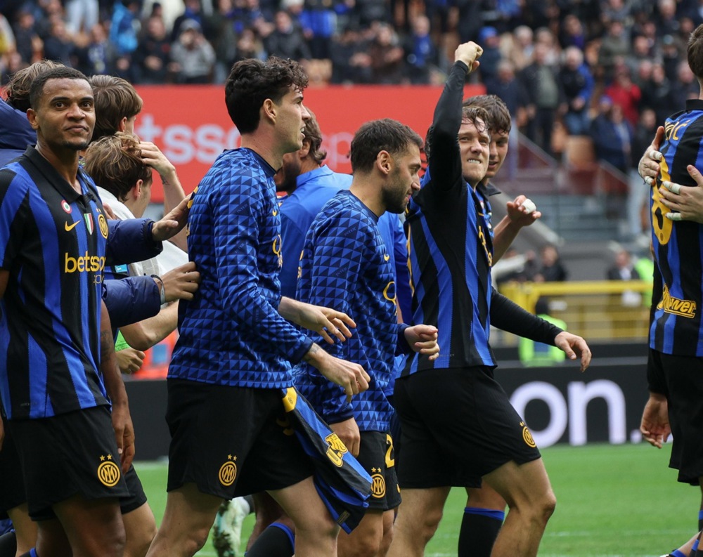 Inter t&aacute;i chiếm ng&ocirc;i đầu sau chiến thắng 2-0 trước. Ảnh: EPA.