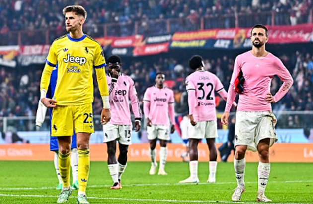 Juventus sẩy ch&acirc;n trước Genoa. Ảnh: Simone Arveda/Getty Images