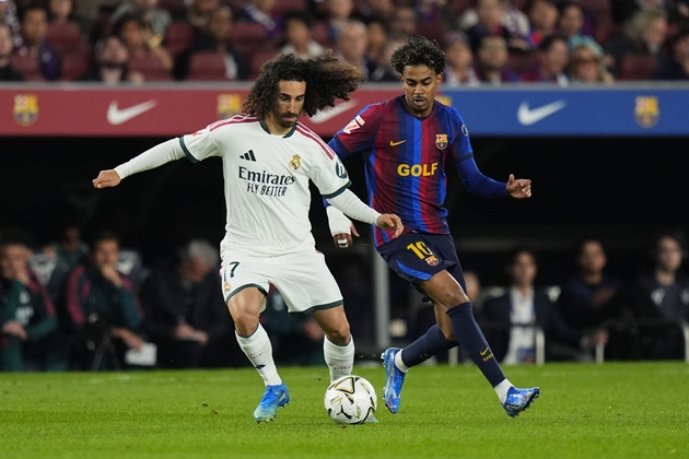 Lamine Yamal bị tố khi&ecirc;u kh&iacute;ch Marc Cucurella. Ảnh: EPA