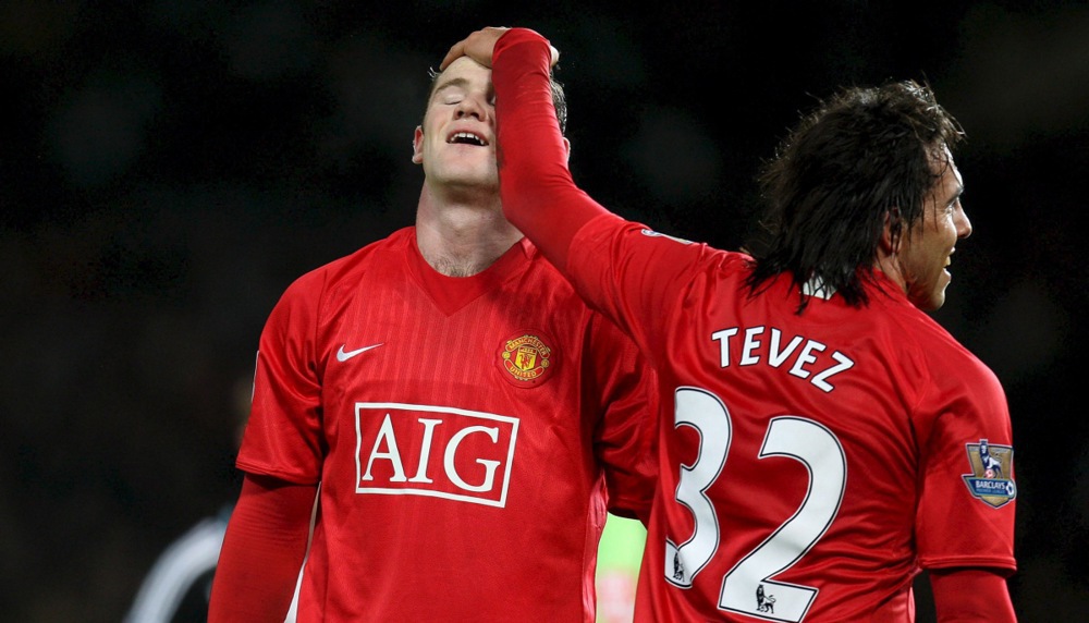 Ảnh bài viết Tevez ngó lơ Aguero để chọn Rooney làm đối tác số 1