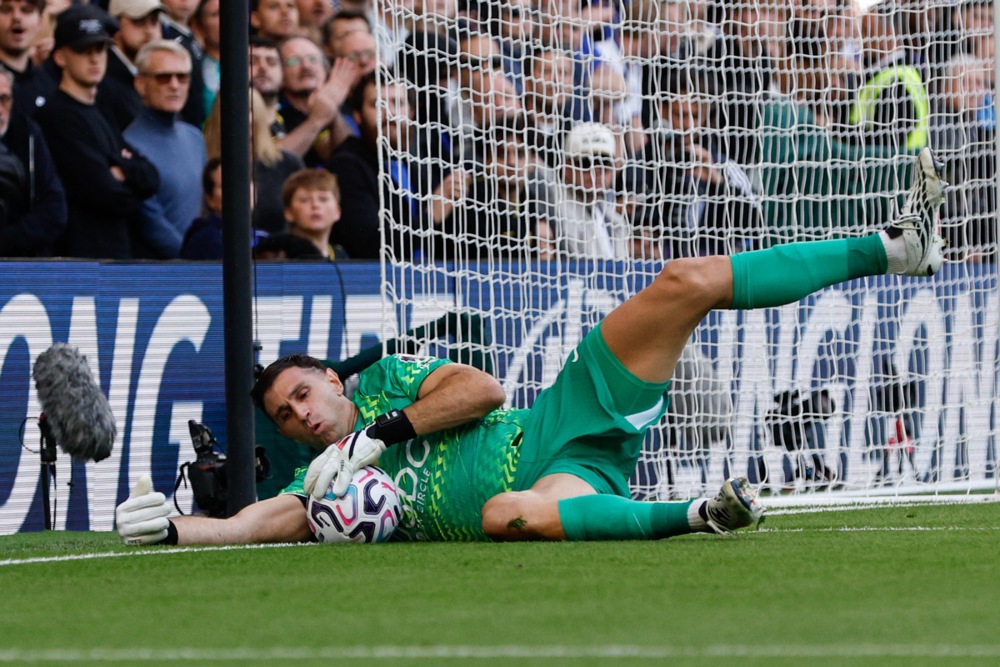 Ảnh bài viết Chelsea nhận thông tin tích cực từ Emi Martinez