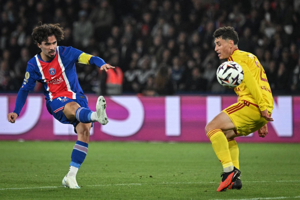 Đứng thứ 14 ở cuộc đua Quả bóng Vàng 2026, Vitinha vẫn là "báu vật" vô giá của Luis Enrique. Ảnh: EPA Images.