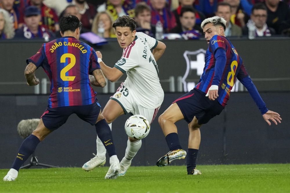 Guler đã có một màn trình diễn ấn tượng trước Barcelona. Ảnh: EPA IMAGES.