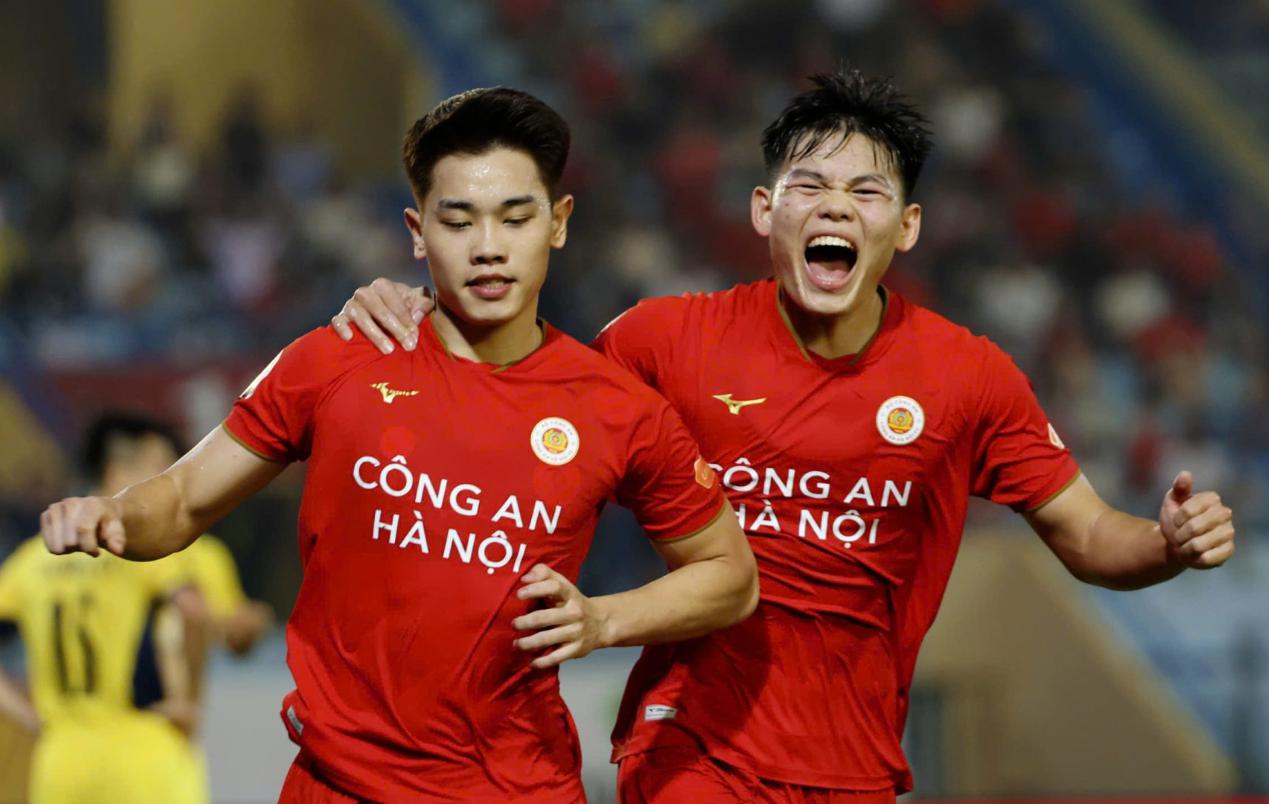 Công an Hà Nội có đẳng cấp của nhà vô địch. Ảnh: VPF