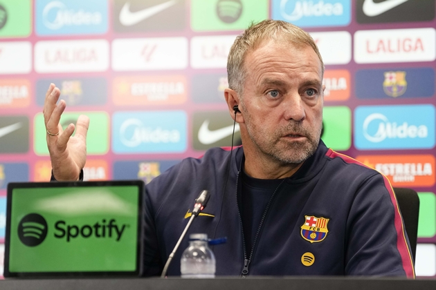 Ảnh bài viết Cầu thủ Barca bất đồng với quy định của Hansi Flick