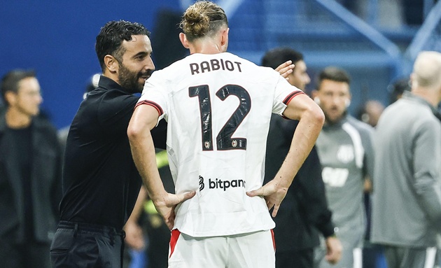 AC Milan muốn giữ ch&acirc;n Rabiot sau Pulisic. (Ảnh: EPA Images)