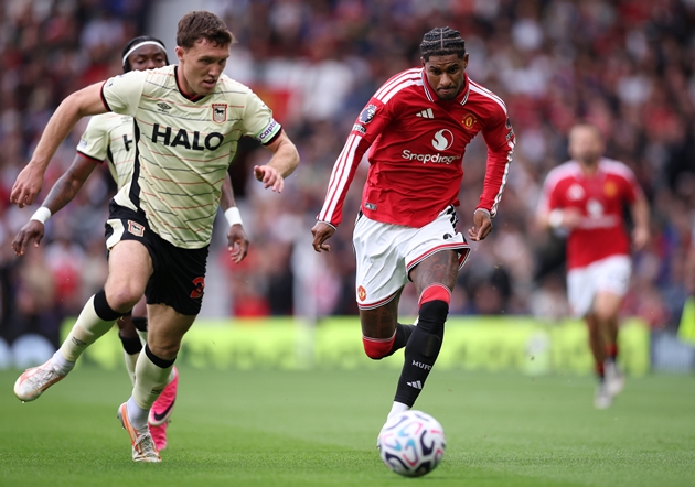 Marcus Rashford đang gặp kh&oacute; tại Manchester United. Ảnh: EPA/ADAM VAUGHAN