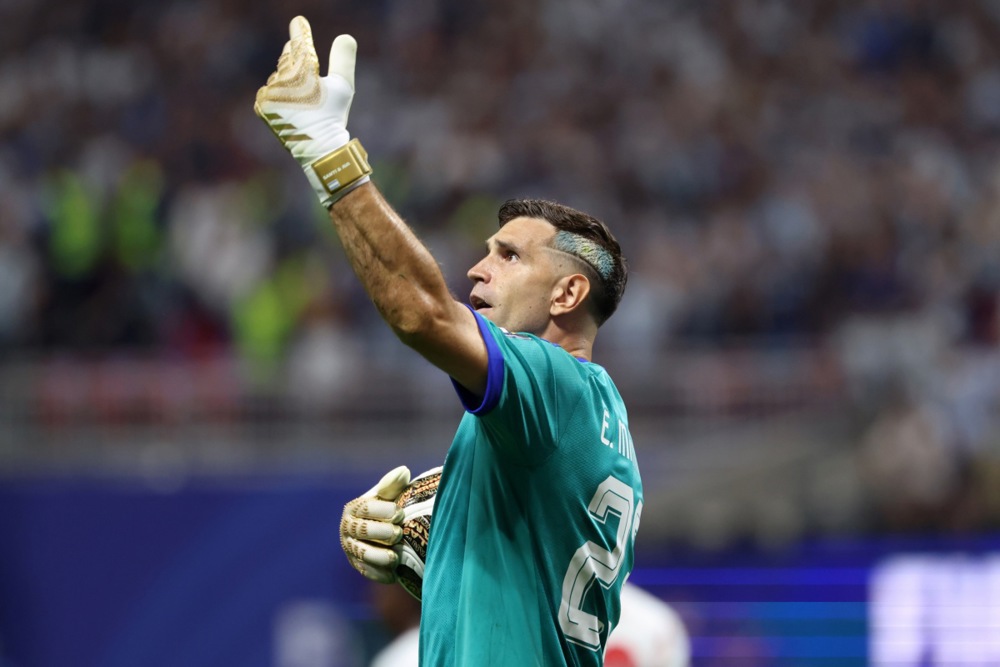 Ảnh bài viết Emiliano Martinez hỏng vĩnh viễn ngón tay vì kỳ World Cup