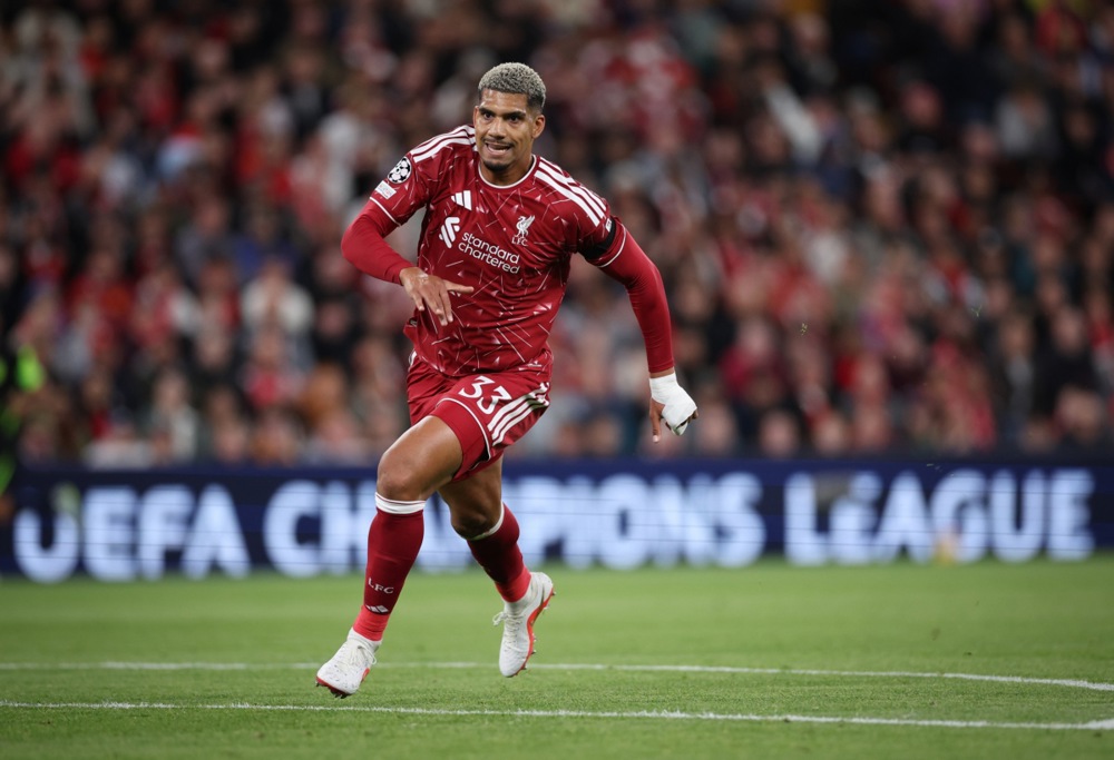Liverpool có thể sẽ kích hoạt điều khoản mua đứt Ronald Araujo sớm hơn dự kiến. Ảnh: EPA/Adam Vaughan.