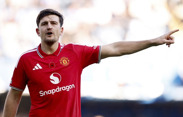 Harry Maguire - 5.8: Chơi tr&ograve;n vai, nỗ lực chiến đấu khi đội nh&agrave; thiếu người v&agrave; đ&aacute;nh đầu tạo điều kiện cho b&agrave;n thắng bị từ chối của Cunha. Ảnh: EPA.