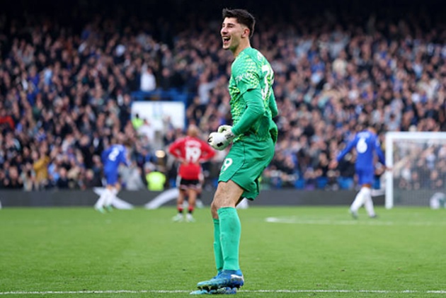 Mike Penders - 7.8: Thủ th&agrave;nh người Bỉ vẫn phải chịu nhiều &aacute;p lực sau sai lầm ở trận gặp Tottenham tuần trước, nhưng anh đ&atilde; thi đấu v&ocirc; c&ugrave;ng vững v&agrave;ng trong trận n&agrave;y v&agrave; thực hiện nhiều pha cứu thua gọn g&agrave;ng để bảo vệ khung th&agrave;nh. (Ảnh: Alex Pantling/Getty Images)