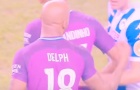 Tình huống dẫn đến chiếc thẻ đỏ của Fabian Delph trong trận đấu với Wigan