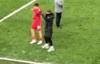 Phản ứng của Elliott khi sao trẻ Liverpool ra mắt Champions League