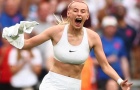 Nữ cầu thủ Anh đổi đời sau pha cởi áo ăn mừng